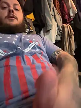 Snapshot of Peteyp98 chatting on November 7, 2025, 1:11 pm Peteyp98 online show from November 7, 2025, 1:11 pm