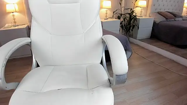 Scarlett Bunny  online show from December 15, 2025, 1:04 pm