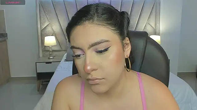 Maya vexx online show from November 26, 2025, 7:59 pm