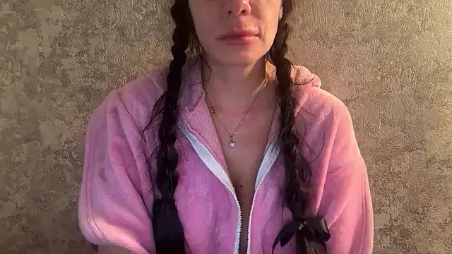 Angelinaa19 online show from December 18, 2025, 8:37 pm