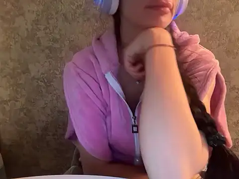 Angelinaa19 online show from January 5, 2026, 7:28 pm