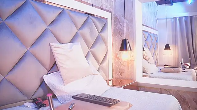 crystal gilton online show from February 19, 2026, 7:10 pm