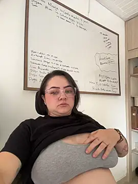 cleo wale  online show from November 30, 2025, 3:49 pm