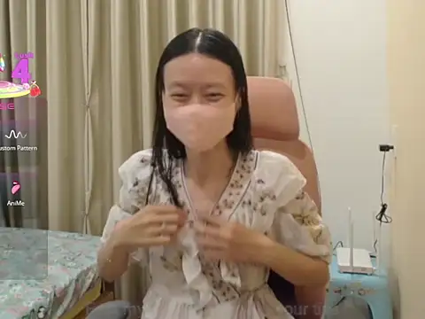 Lil-Cherries online show from December 19, 2025, 1:51 pm