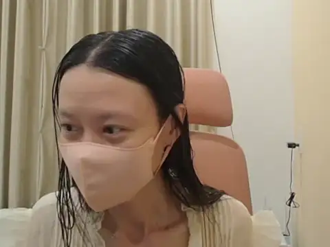 Lil-Cherries online show from April 14, 2026, 1:50 pm