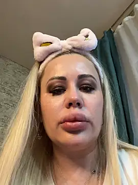 MonnyStef online show from February 14, 2026, 12:51 am