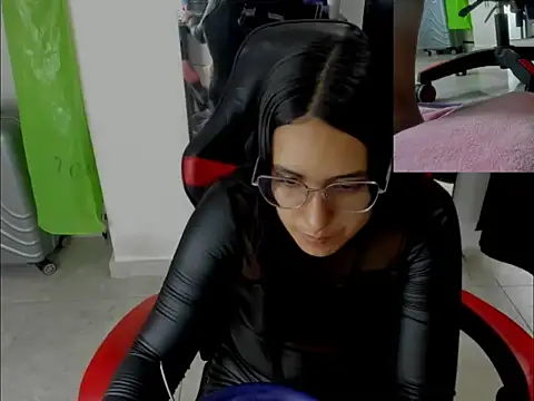 queen findom1 online show from December 16, 2025, 2:27 am