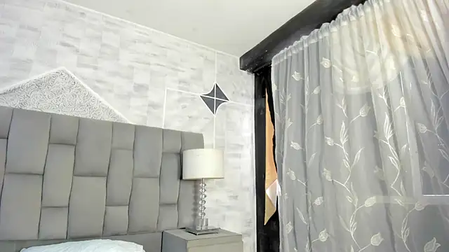 ZarinaWynne online show from May 31, 2026, 2:24 pm