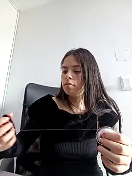 emilygrooe online show from February 6, 2026, 4:32 pm