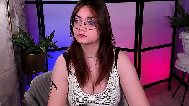 Lily  Evans online show from November 30, 2025, 3:32 am