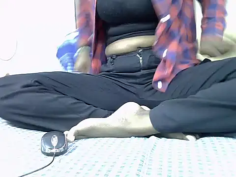 Mleng7677 online show from November 12, 2025, 4:18 pm