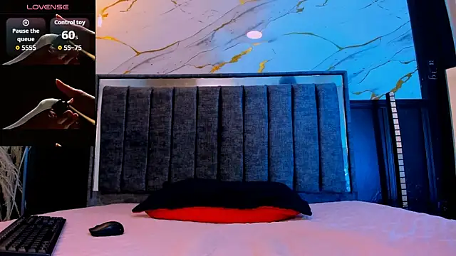 emma bloom  online show from November 23, 2025, 1:44 pm