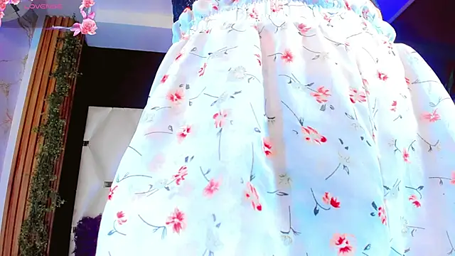 AnnaRouseQueen online show from April 7, 2026, 10:31 pm