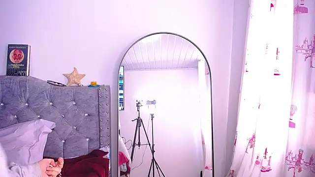 Snapshot of _Pariiss chatting on November 28, 2025, 1:36 pm Pariiss online show from November 28, 2025, 1:36 pm