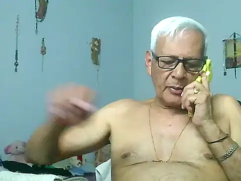 dirtysluttyfist online show from December 15, 2025, 7:18 pm