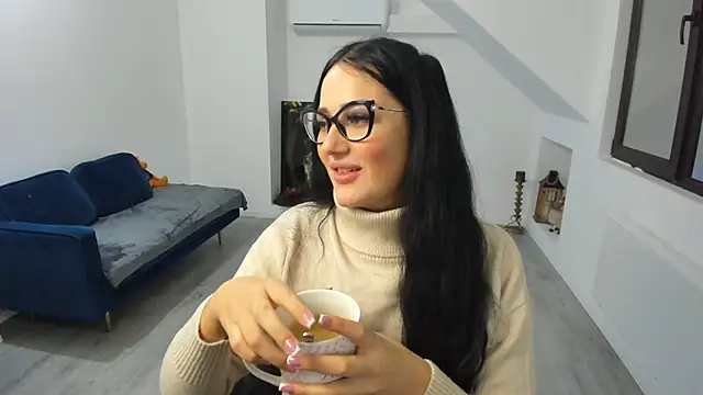 AnyaEvy online show from December 23, 2025, 4:43 am