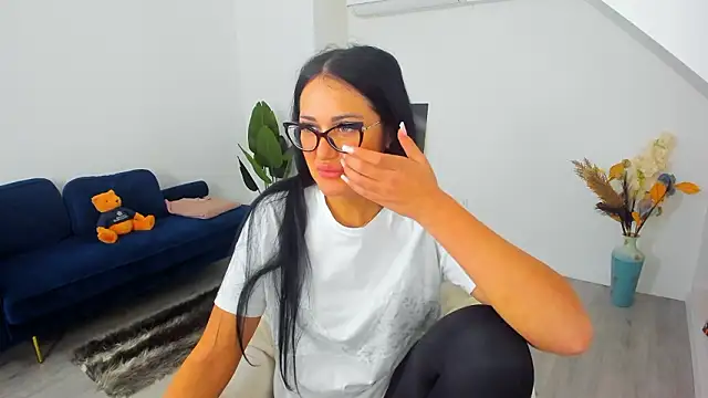 AnyaEvy online show from March 12, 2026, 5:13 am