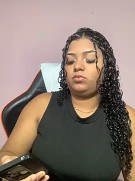 Snapshot of CurlyAliccia_ chatting on November 9, 2025, 11:47 pm CurlyAliccia online show from November 9, 2025, 11:47 pm