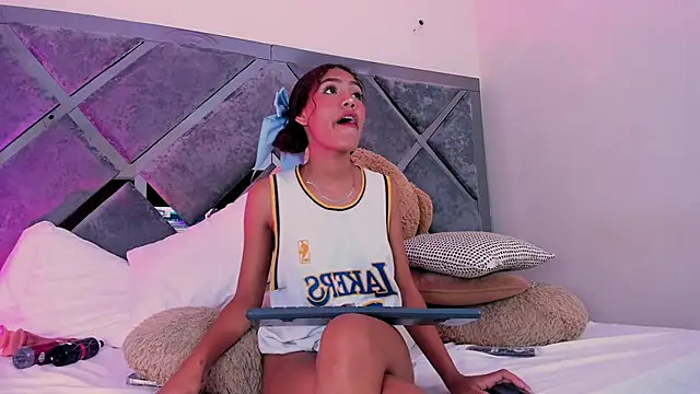 luciagray1 online show from December 3, 2025, 12:40 am