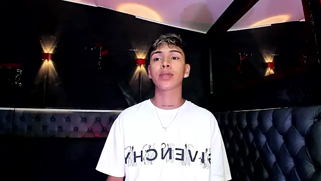 Timmy Kiing  online show from December 22, 2025, 11:57 pm