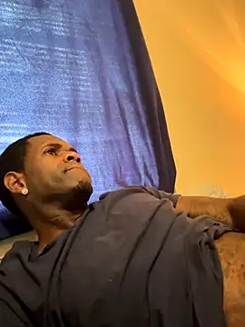 CrookedBeaut online show from December 4, 2025, 6:16 pm