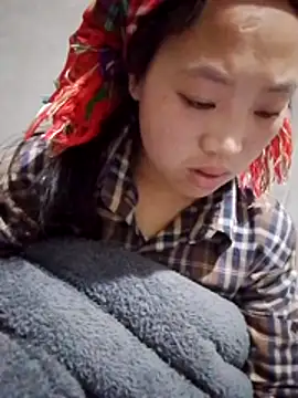 Yumiik2kk online show from December 4, 2025, 7:11 pm