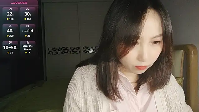 Ella61 online show from November 13, 2025, 12:48 pm