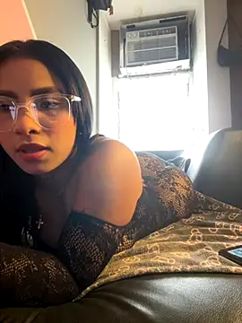 Snapshot of emi_2 chatting on November 12, 2025, 9:14 pm emi 2 online show from November 12, 2025, 9:14 pm