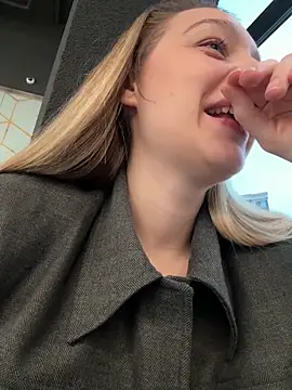 SashaCatt online show from December 19, 2025, 12:12 pm