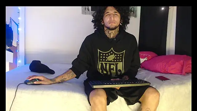 Yuki mil online show from November 8, 2025, 3:23 pm