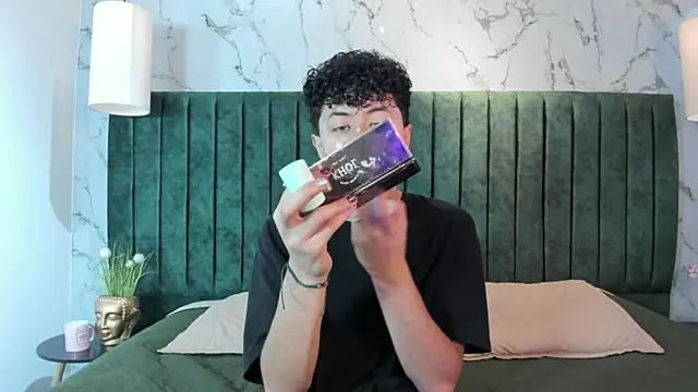 Noah dupont  online show from December 22, 2025, 11:40 am