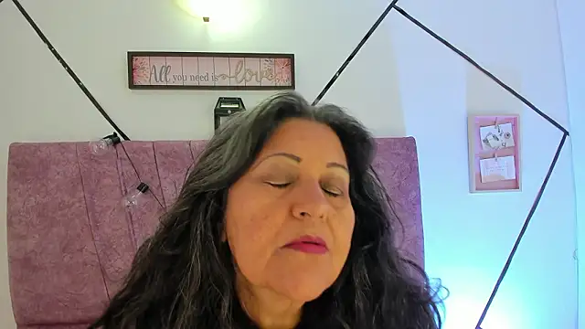 Victoriaa Anderson online show from February 3, 2026, 9:09 pm