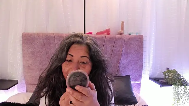 Victoriaa Anderson online show from April 14, 2026, 1:50 pm