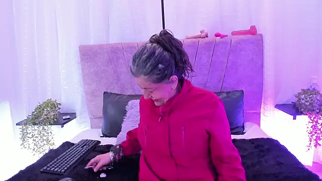Snapshot of Victoriaa_Anderson chatting on April 24, 2026, 1:57 pm Victoriaa Anderson online show from April 24, 2026, 1:57 pm