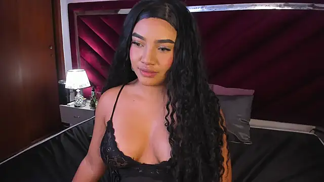 Mia Beella online show from November 20, 2025, 1:55 pm