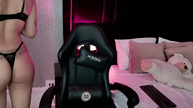 EllaEvanz online show from November 26, 2025, 7:37 pm