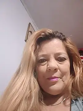 karlaanqui1 online show from December 17, 2025, 9:04 am