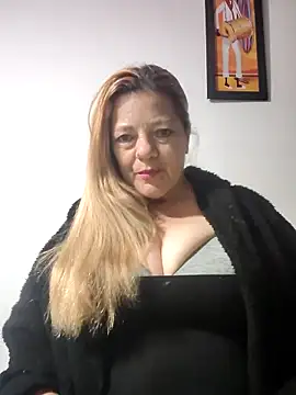 karlaanqui1 online show from May 20, 2026, 10:43 am