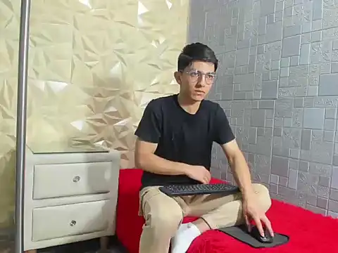 Snapshot of ElanGiraldo chatting on February 4, 2026, 12:22 pm ElanGiraldo online show from February 4, 2026, 12:22 pm