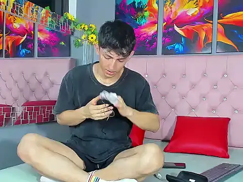 Snapshot of ElanGiraldo chatting on February 6, 2026, 12:15 am ElanGiraldo online show from February 6, 2026, 12:15 am