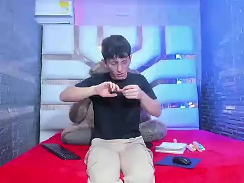 Snapshot of ElanGiraldo chatting on February 18, 2026, 12:06 am ElanGiraldo online show from February 18, 2026, 12:06 am