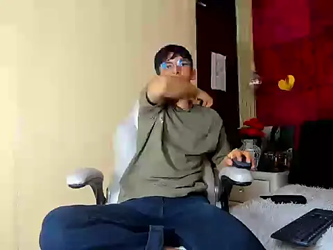 Snapshot of ElanGiraldo chatting on February 28, 2026, 10:44 pm ElanGiraldo online show from February 28, 2026, 10:44 pm