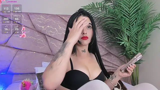 Snapshot of _Naomi_Fox_ chatting on December 16, 2025, 3:44 am Naomi Fox online show from December 16, 2025, 3:44 am