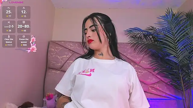 Snapshot of _Naomi_Fox_ chatting on December 20, 2025, 4:52 am Naomi Fox online show from December 20, 2025, 4:52 am