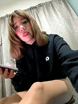 latinahorny11 online show from December 18, 2025, 5:24 am