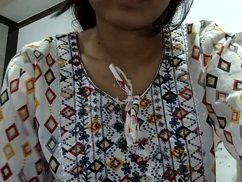 SEXY PRIYA83 online show from May 4, 2026, 2:46 pm