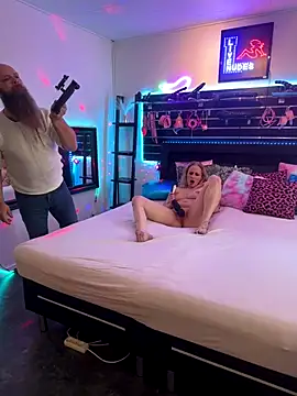 Blondiebitch dk online show from November 15, 2025, 12:45 pm