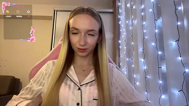 LaceDream online show from December 21, 2025, 4:36 pm