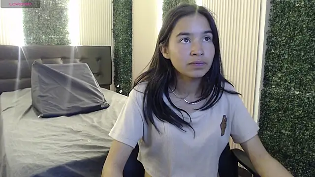 bunnywhite21 online show from November 26, 2025, 5:36 pm