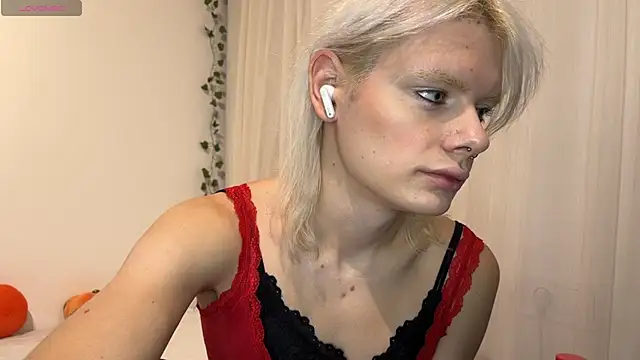 MollyChloe online show from November 30, 2025, 5:28 pm